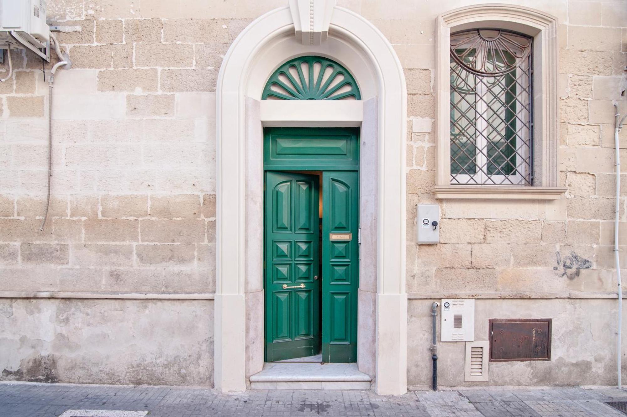 The Golden Hour, Luxury Apartment With A Panoramic View Lecce Bagian luar foto